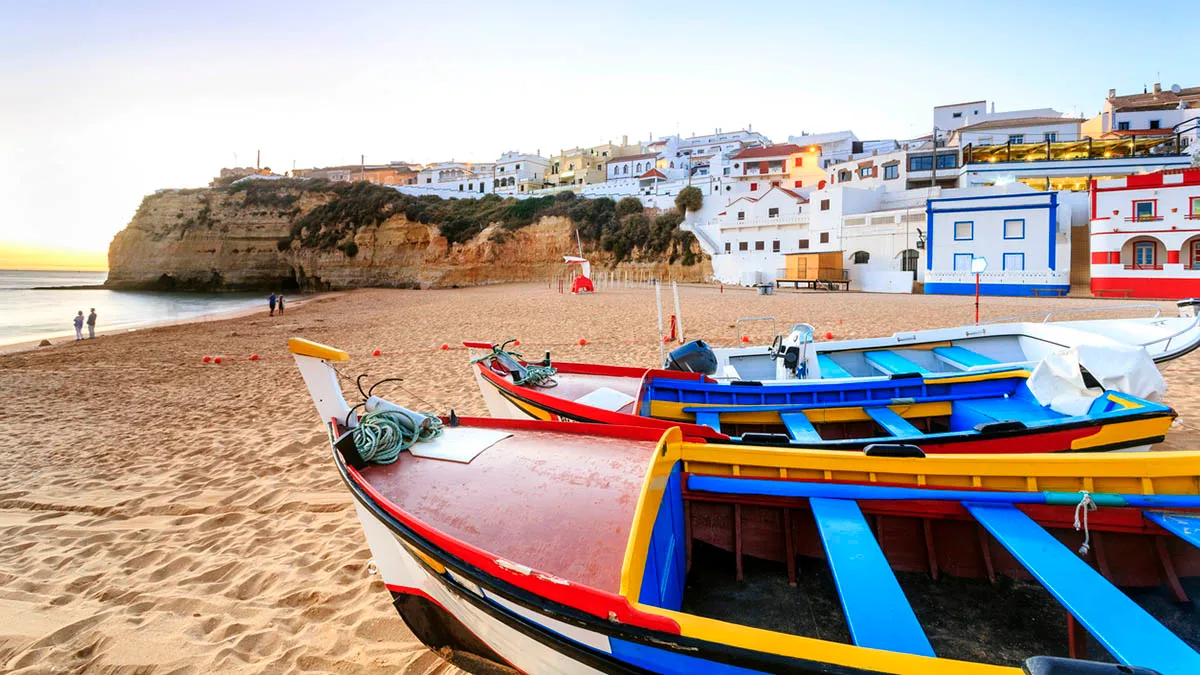 Portugal Algarve Carvoeiro iStock EunikaSopotnicka-621690956 Algarve Carvoeiro