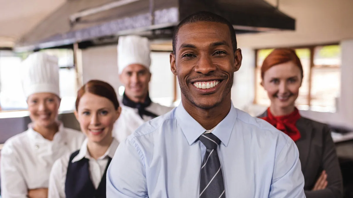 Hotelteam Hotelmitarbeiter Foto iStock Wavebreakmedia Hotelteam Hotelmitarbeiter Foto iStock Wavebreakmedia