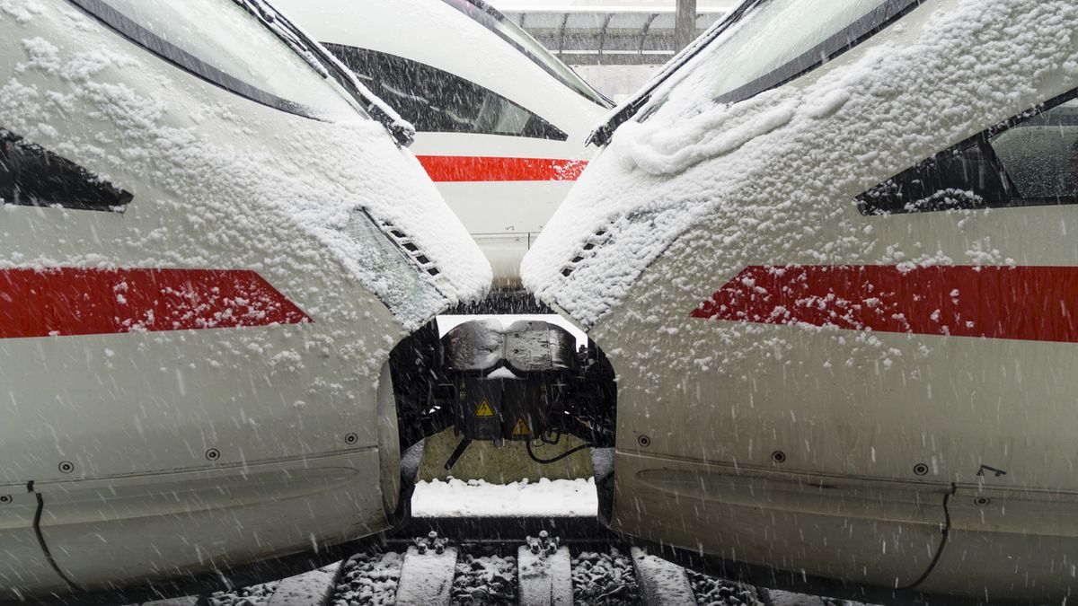 DB ICE Bahn Winter Foto iStock thamerpic