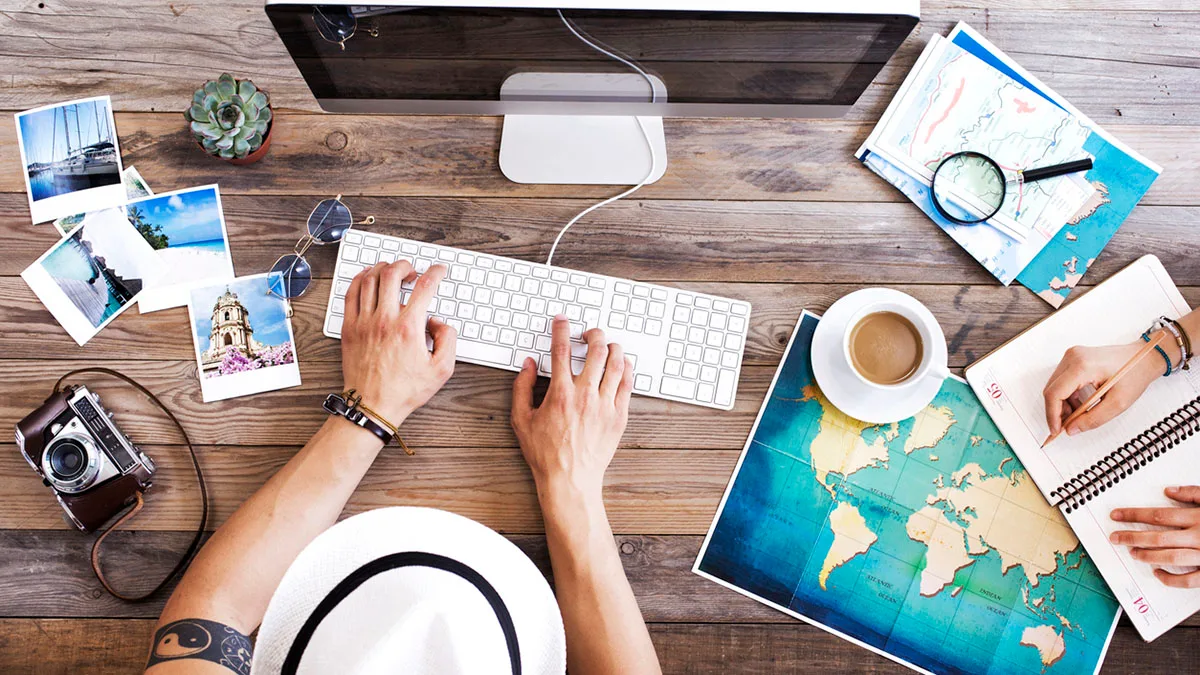 2b41d621ccc7-Reisebuero-Planung-iStock-seb_ra-827263174 Reisebüro
