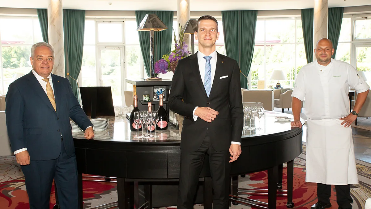 Parkhotel Bremen Neuer Direktor neuer Look Foto Hommage Parkhotel Bremen Neuer Direktor neuer Look Foto Hommage.jpg