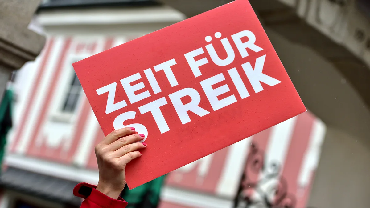 520a7e855436-Streik-Schild-iStock-Spitzt-Foto Streik Schild iStock Spitzt-Foto.jpg