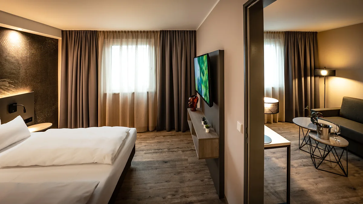 Loginn Hotel Zuffenhausen Zimmer Loginn Hotel Zuffenhausen Zimmer.jpg