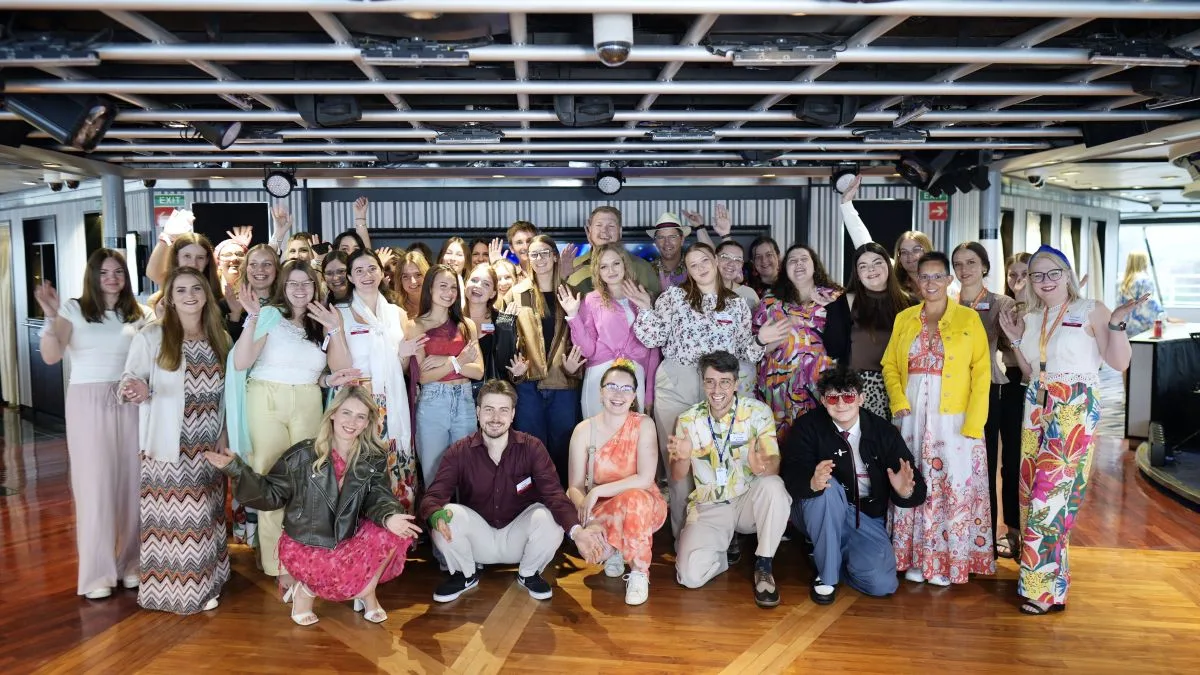 Best-Reisen Nachwuchsoffensive 2025/26 Youngsters Gruppenbild 40 Teilnehmer der Best-Reisen Nachwuchsoffensive 2025/26 waren bei der Jahrestagung der Kooperation mit an Bord der Vasco da Gama von Nicko Cruises.