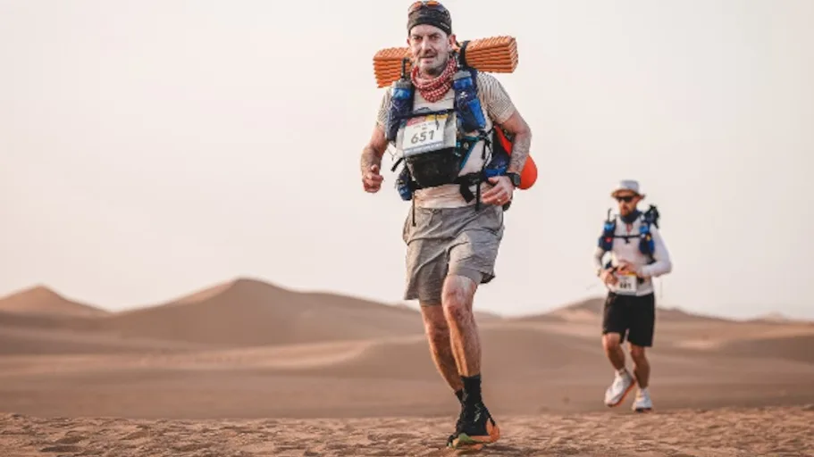 541a62421196-marathondessables2 Jan-Patrick Krüger, Geschäftsführer vom Hotel Berlin, Berlin, beim härtesten Ultralauf der Welt - Marathon des Sables