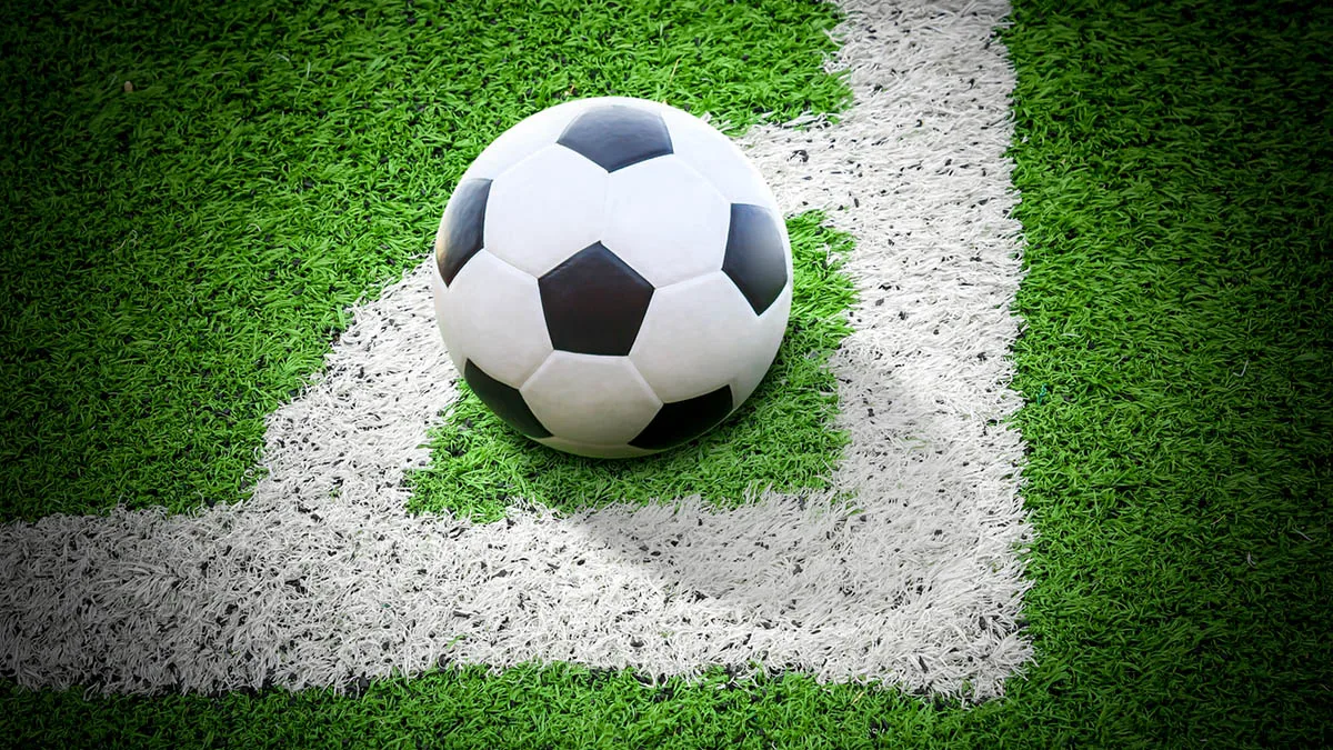 8226355cfd50-Fussball-Ecke-iStock-tungphoto-178336623 Fußball Ecke