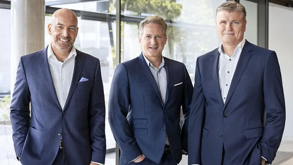 Burmester Ingo Schnabel Boris Larsen Leif Vase DER Touristik Burmester Ingo Schnabel Boris Larsen Leif Vase