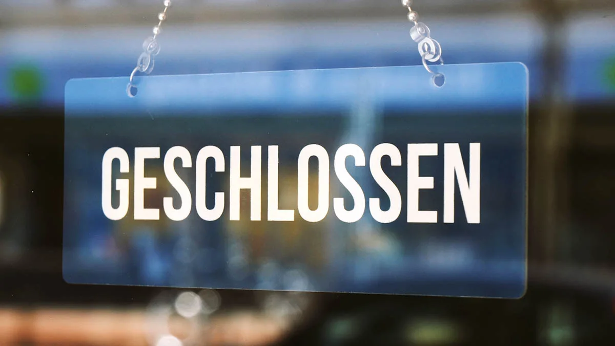 Geschlossen Schild iStock Axel Bueckert-1215291152 Geschlossen