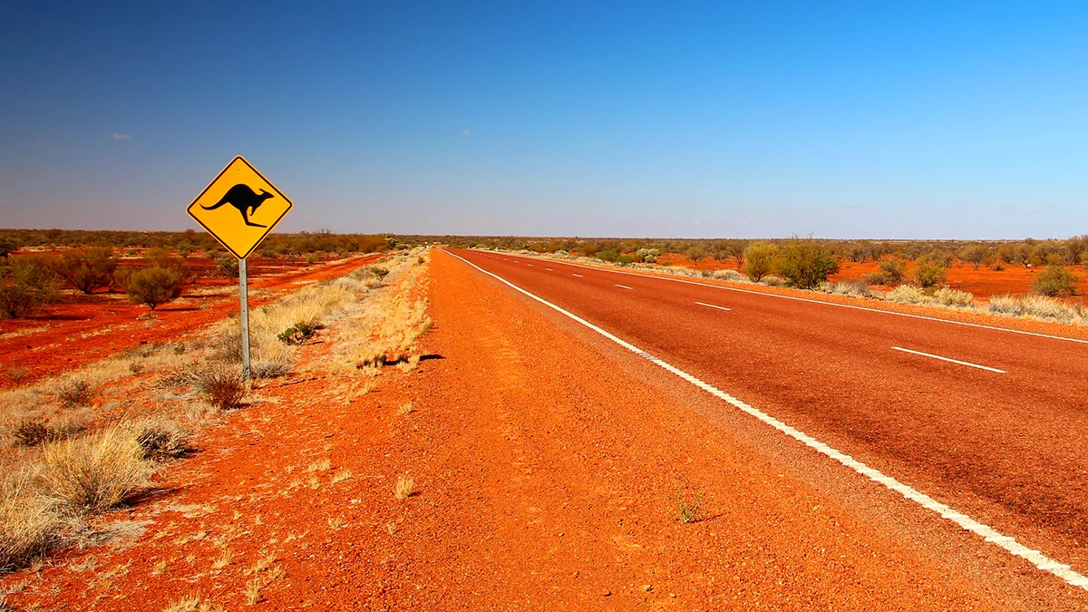 Australien Straße Outback Känguru Schild iStock Totajla Australien Straße Outback Känguru Schild iStock Totajla.jpg