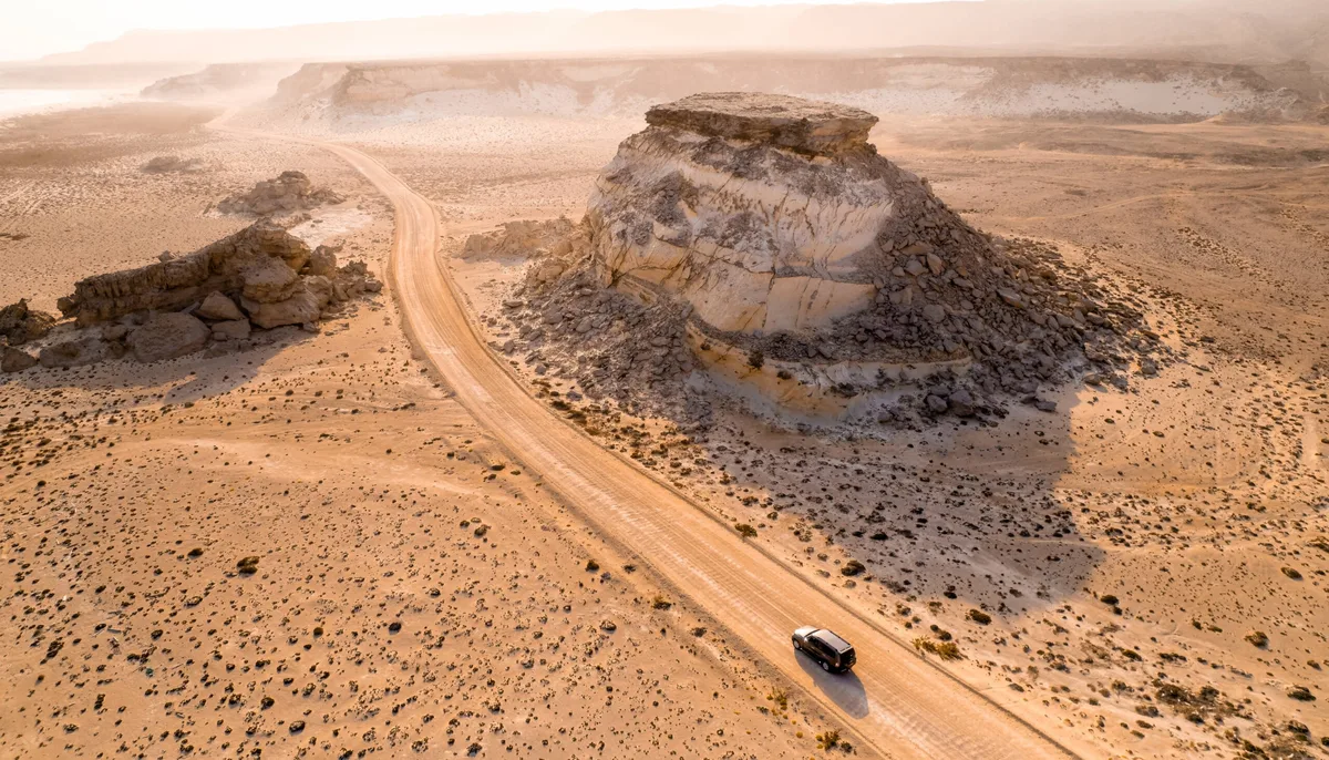 32599ddf848c-Cruising-through-desert-landscapes-in-Oman-C-Ministry-of-Heritage-Tourism-Sultanate-of-Oman Wüste Oman Offroad