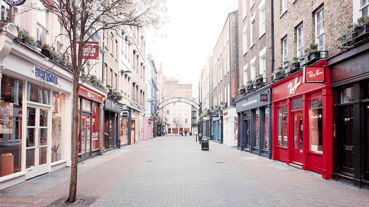 Großbritanien London Carnaby StreetiStock-1214245347 Großbritanien London Carnaby Street