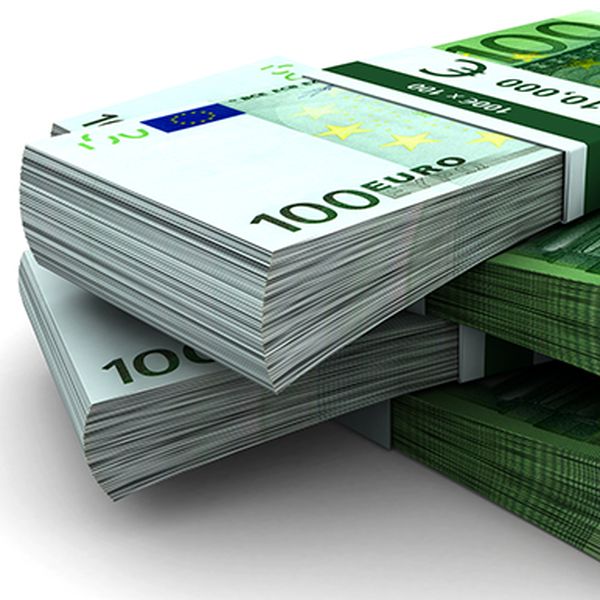 Geld Geldscheine Hunderter Euro Quadrat Foto iStock tforgo