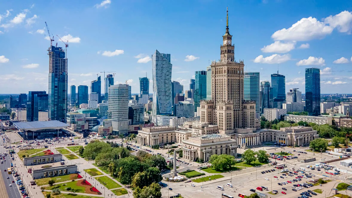 96b0968e24b9-Polen-Warschau-iStock-Drone-in-Warsaw-by-Prokreacja.com-1272377495 Warschau