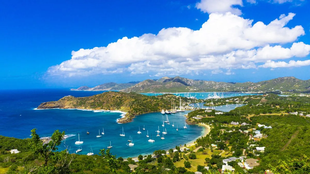Sandals Companyweek Samstag Antigua & Barbuda Antigua & Barbuda ist vielfältig: Während Antigua quirlig und lebendig ist, fasziniert Barbuda mit ruhigen Traumstränden.