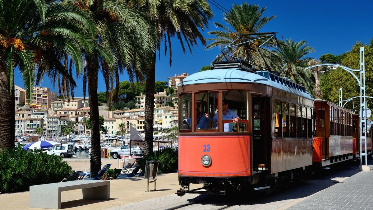 a46aa156bea5-Mallorca-Roter-Blitz-Soller-Bahn-Foto-iStock-Michael-Mulkens Spanien Mallorca Roter Blitz Soller Bahn Foto iStock Michael Mulkens