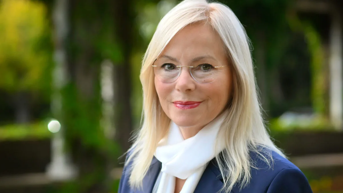 Beate van Benthum Beate van Benthum ist Mitgründerin und Inhaberin der Eingliederungseinrichtung Assistenz in Krefeld und sitzt im Vorstand des Verbands der Deutschen Alten- und Behindertenhilfe (VDAB)