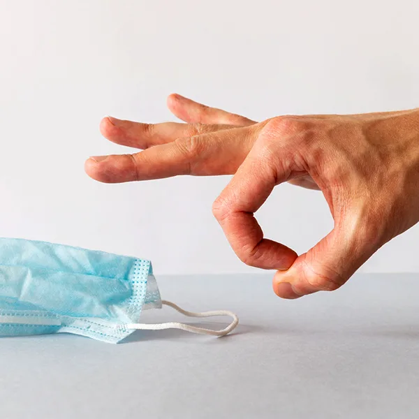 ce0bbf5d268e-Maske-Hand-wegschnipsen-iStock-Dima-Berlin Maske Hand wegschnipsen iStock Dima Berlin.jpg