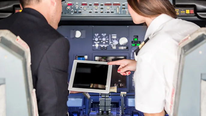iStock-187120264 Flugzeug cockpit Pilotin symbol foto iStock/william87