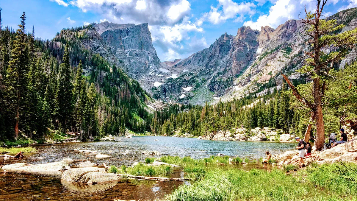 75740137033a-USA-Rocky-Mountain-Nationalpark-Dream-Lake-iStock-Grant-Chesin-1359855373 USA Rocky Mountain Nationalpark Dream Lake