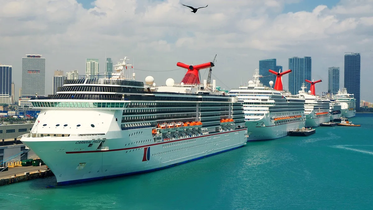 USA Florida Miami Hafen Kreuzfahrtschiffe Carnival Foto iStock Photosvit USA Florida Miami Hafen Kreuzfahrtschiffe Carnival Foto iStock Photosvit.jpg