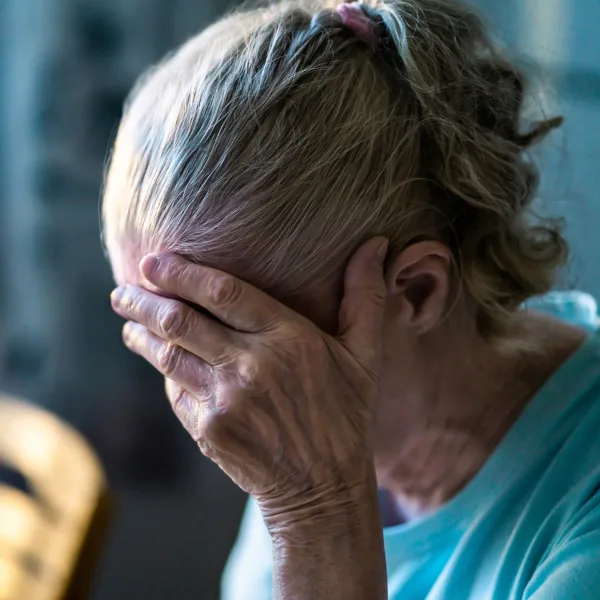Alte Frau Demenz Delir Depression Foto iStock Tero Vesalainen.jpg