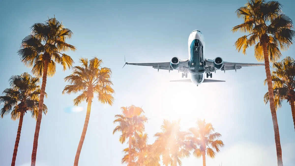 7bf723f78fe8-Reiselust-Symbol-Flugzeug-Palmen-Foto-iStock-Frankpeters Reiselust Symbol Flugzeug Palmen Foto iStock Frankpeters
