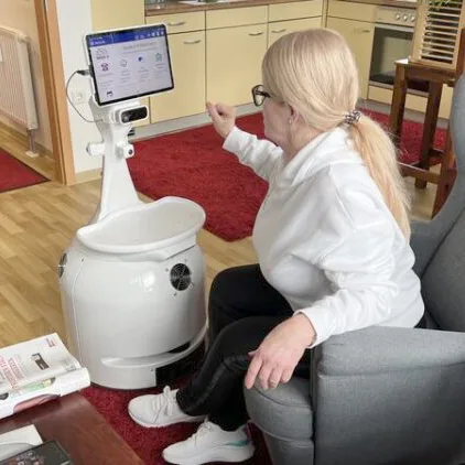 Pflegeassistenzroboter Foto TU Ilmenau Wengefeld.jpg