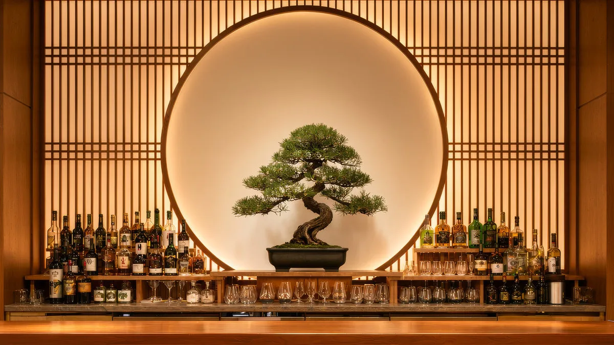 Kumo Hotelbar Das Konzept und Design der neuen Hotelmarke Kumo ist stark von einer Japanreise von Connor Ryterski inspiriert.