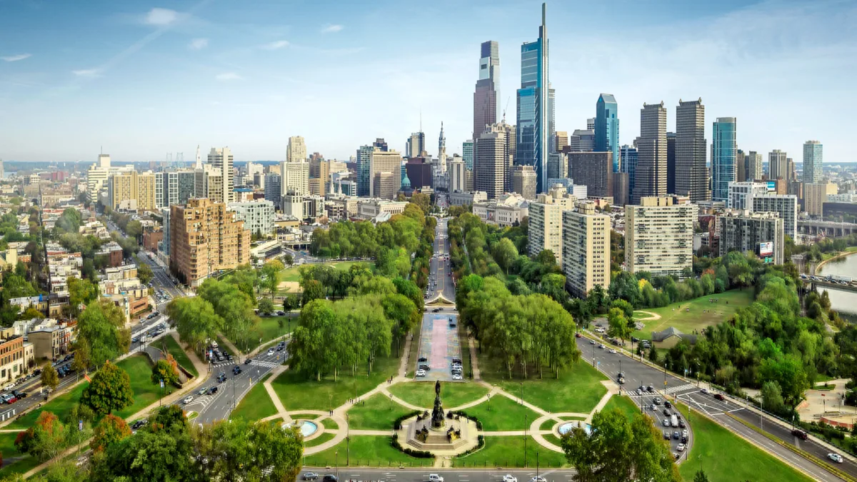 USA Philadelphia Skyline mit Park neu Foto PHLCVB Nick Lang USA Philadelphia Skyline mit Park neu Foto PHLCVB Nick Lang