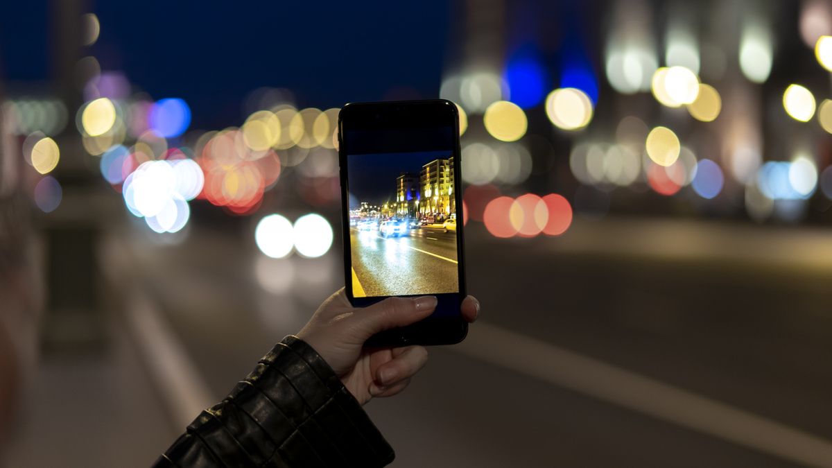 Smartphone handy kamera aufnahme iStock Elena Gurova