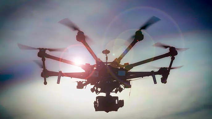 Drohne iStock CarryOnDroning-648332934 Drohne