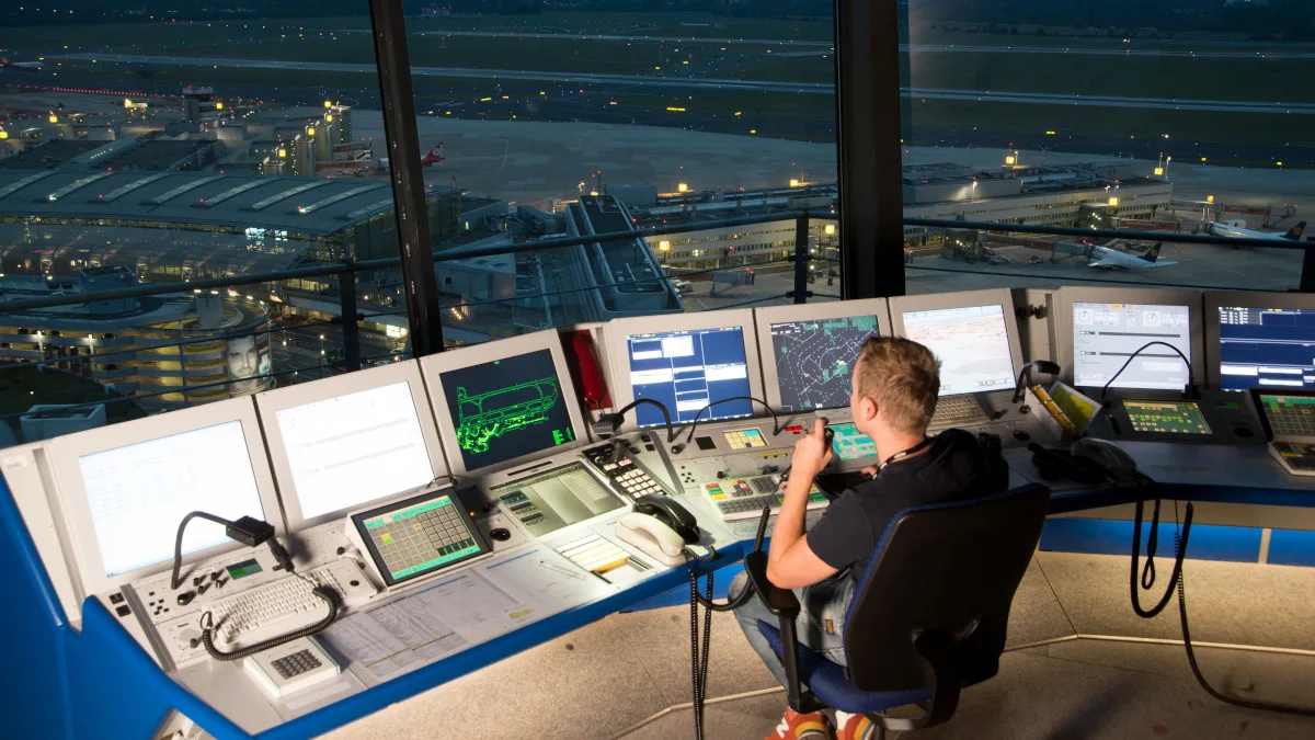 a96c484b07fe-Flugsicherung-Tower-Flughafen-Duesseldorf-DFS Flugsicherung Tower Flughafen Düsseldorf