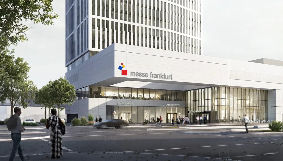 0be833bff678-210829_Europaallee_Fussgaenger-pers_ZOOM_weiss Atlantic Hotel Messe Frankfurt