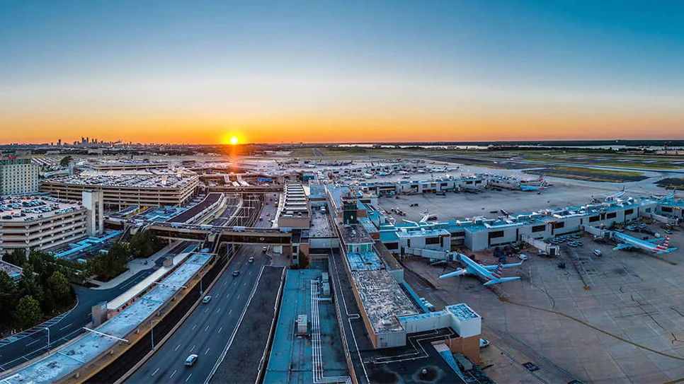 USA Philadelphia Airport im Sonnenuntergang Foto PHL USA Philadelphia Airport im Sonnenuntergang Foto PHL.jpg
