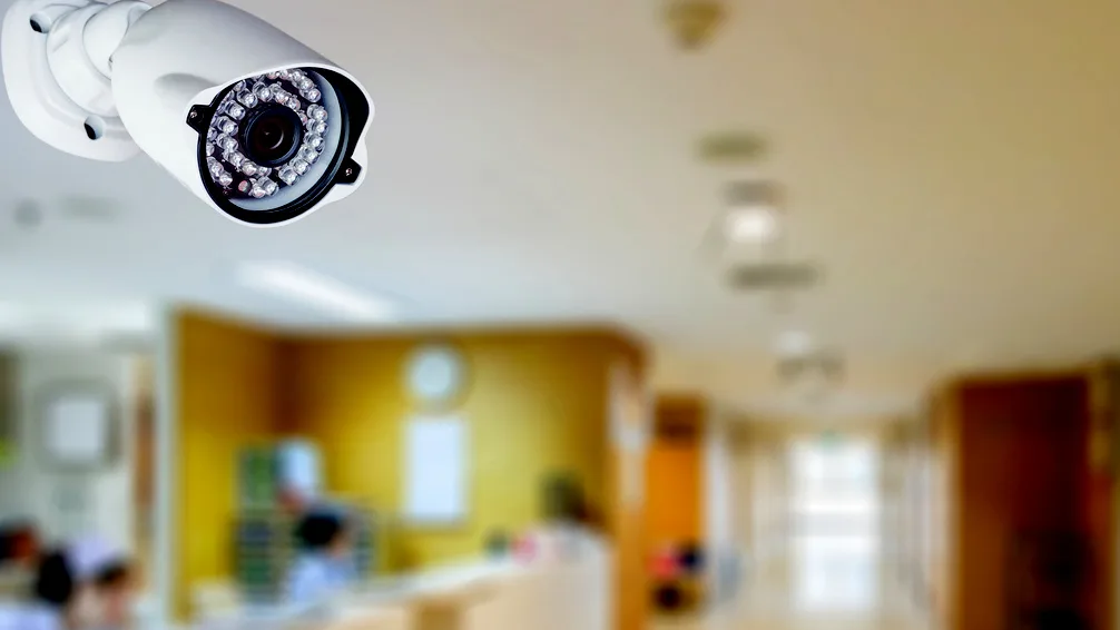 7ac3696daeba-Videoueberwachung-Kamera-Hotel-iStock-jtairat Videoüberwachung Kamera Hotel iStock jtairat.jpg