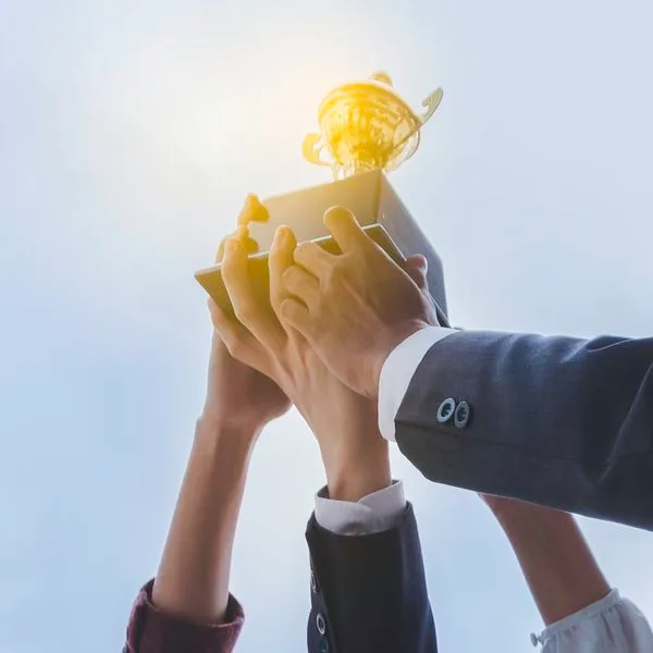 Preis Auszeichnung Gewinner Award Foto iStock ArNek2529