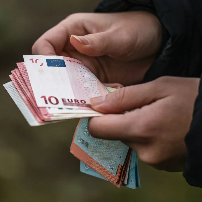 Wenig Geld Gehalt Abschlagszahlung