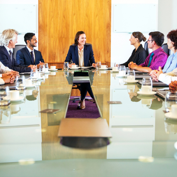 Management Frauen Konferenztisch Meeting iStock Caiaimage Caiaimage Robert Daly.jpg