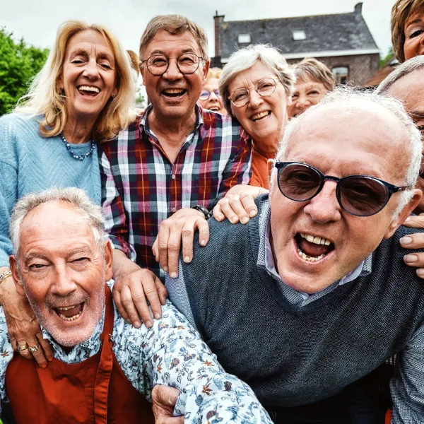 d66bcd17c746-Babyboomer-Lachende-Gruppe-aelterer-Menschen-iStock-Giuseppe-Lombardo Babyboomer Lachende Gruppe älterer Menschen iStock Giuseppe Lombardo.jpg
