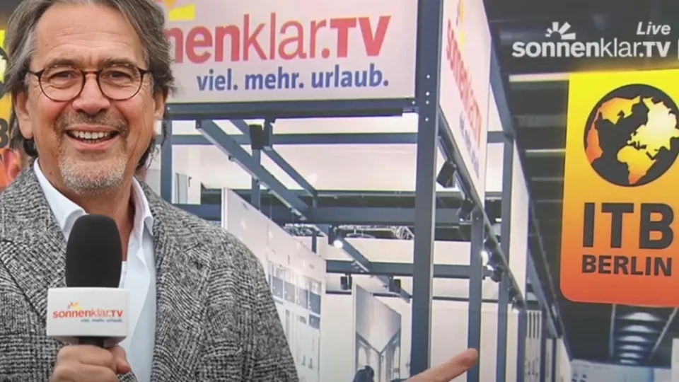 04a3876cd9ee-scrnli_L2kcItN1HZl03Y Holger Terhorst moderiert bei der ITB Sonnenklar TV