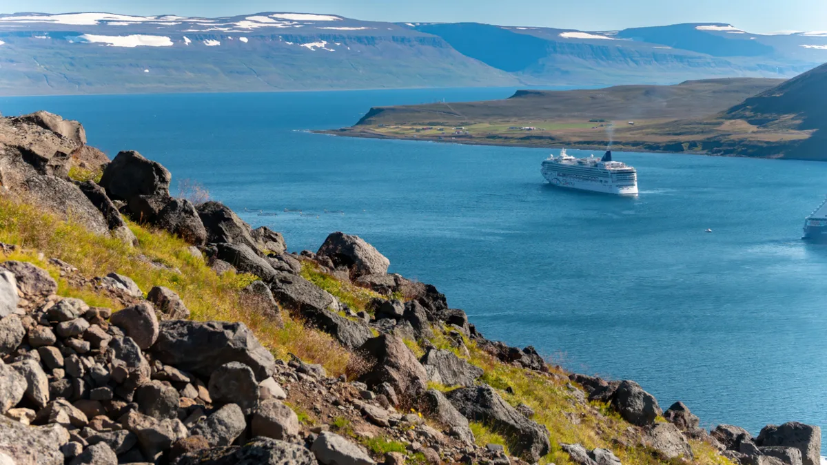 60a85ad79c6c-Kreuzfahrt-Island-Eisfjord-iStock-Leamus-1690713751 Kreuzfahrt Island Eisfjord