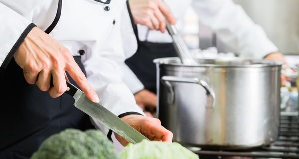 Großküche Küche Kochen Verpfegung Foto iStock kzenon Großküche Küche Kochen Verpfegung Foto iStock kzenon