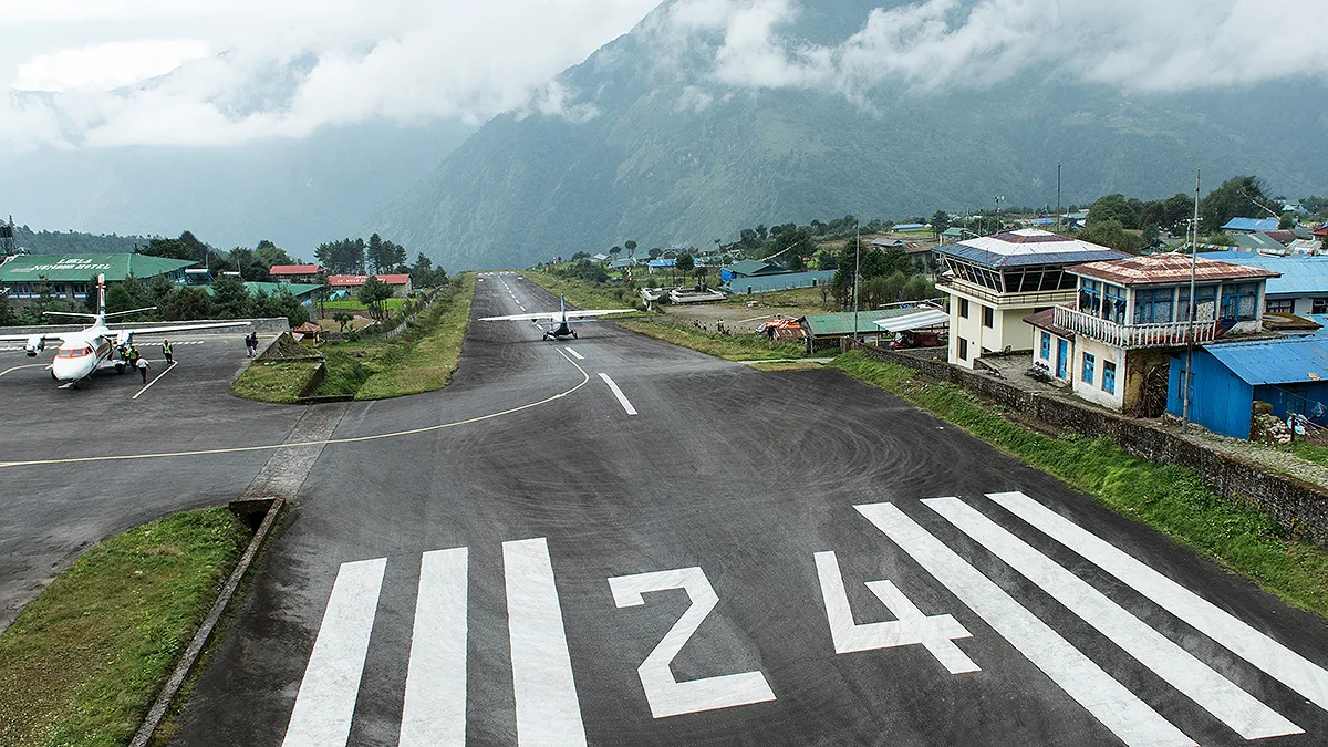 Nepal Flughafen Lukla Mount Everest Foto iStock mkitina4 Nepal Flughafen Lukla Mount Everest