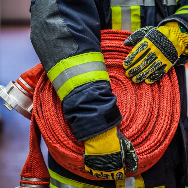 Feuerwehr Brand löschen Feuer Feuerwehrschlauch