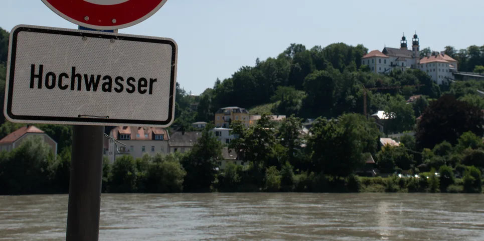 79fc4bad995c-iStock-1449946284 Donau Hochwasser Passau