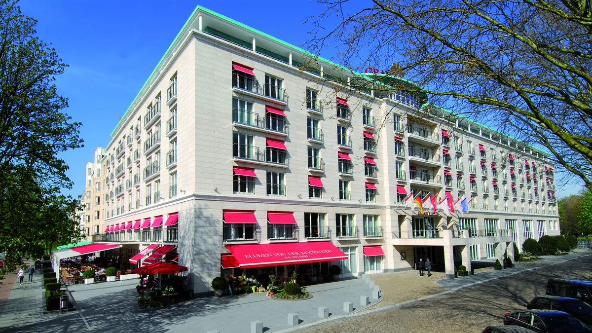 2f9ae8fa1a20-Aussenansicht_Tag-GRAND-ELYSEE-Hamburg Elysée Hotel Hamburg