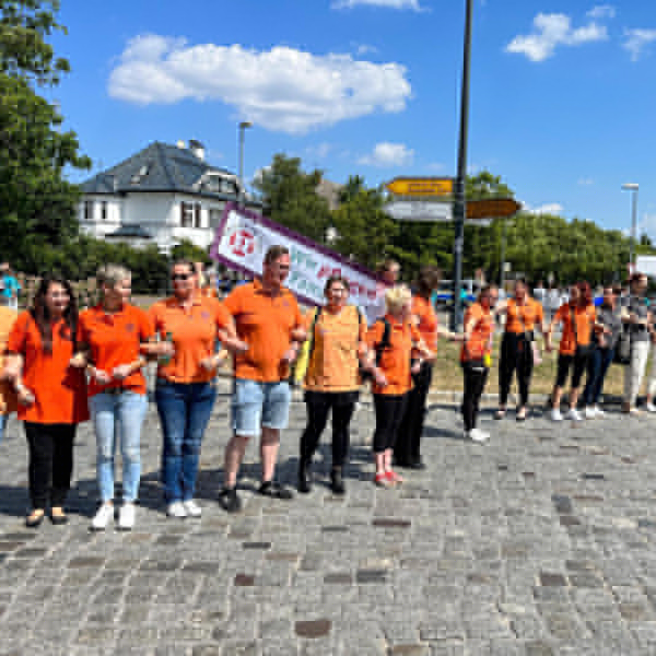 Pflege in Not MV Menschenkette.JPG