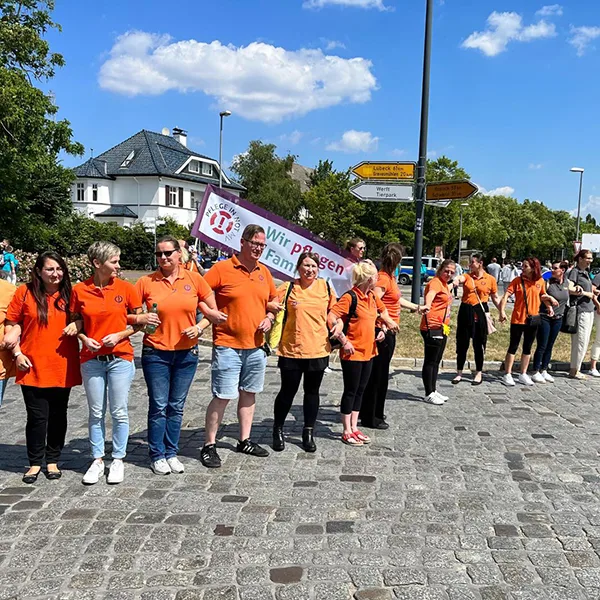 74110856209a-Pflege-in-Not-MV-Menschenkette Pflege in Not MV Menschenkette.JPG