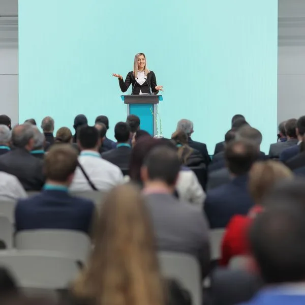 Kongress Vortrag Messe Foto iStock Ljupco