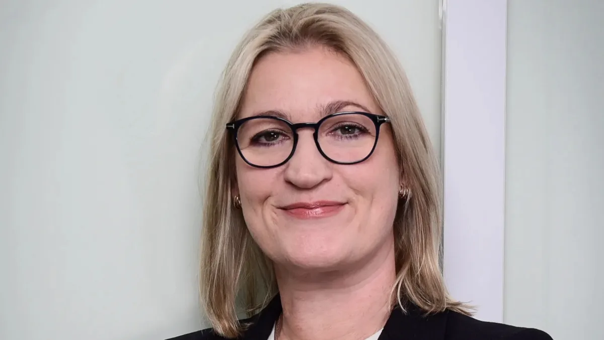 76e015770633-Buller-Jeanette-HaUSER Buller Jeanette